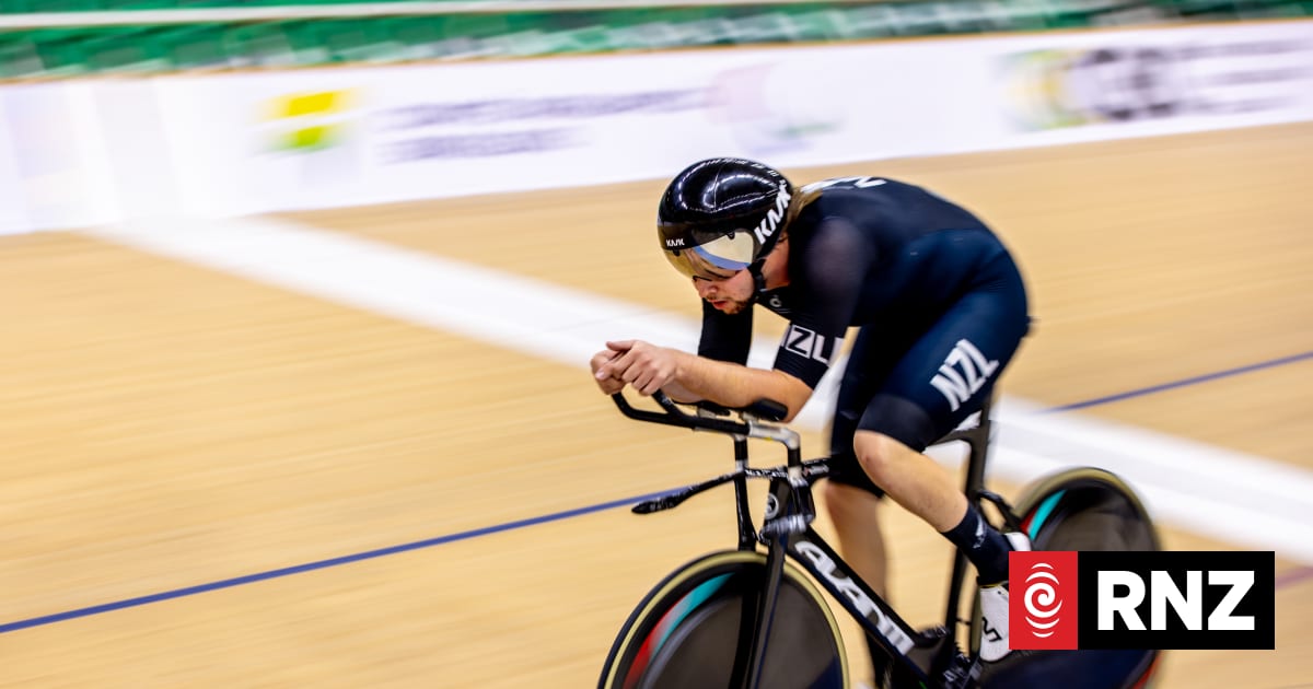 Commonwealth Games: Para-cyclist Devon Briggs wins gold, sets new record
