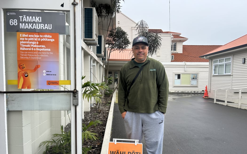 Peeni Henare voting.