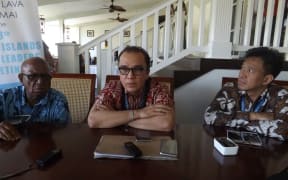 Indonesia's Ambassador to Samoa, Tonga and NZ, Tantowi Yahya (C).