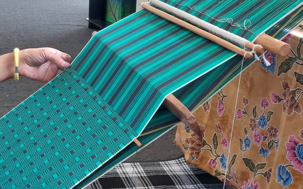 weaving in Nelson