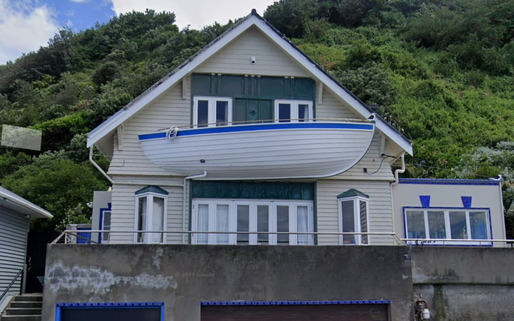 Residents say they had to evacuate the well known house on Wellington's The Esplanade after a landslip.