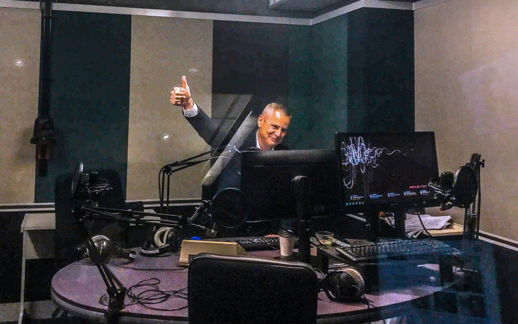 Guyon Espiner delivers a poroporoaki, bidding farewell to Morning Report.