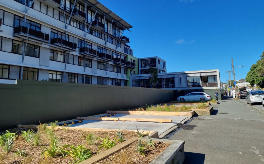 Police and fire crews responded to a fire in an abandoned three-storey building on Tasman Street, Wellington.