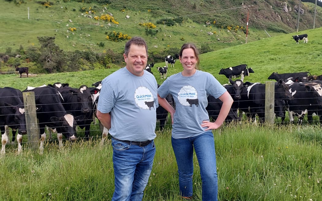 Dr Mark Oliver and Liz Cunningham of the University of Auckland's Liggins Institute are developing a diagnostic tool for mastitis with their team.