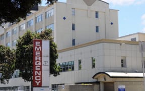A healthcare worker from Middlemore Hospital’s emergency department says the number of staff being scratched from rosters daily is a serious concern as it is already under serious pressure due to staffing shortages.
