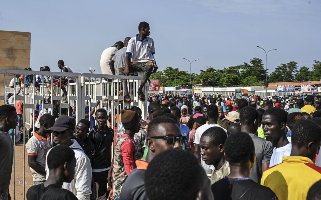 Volunteers gather near General Seyni Kountche Stadium in Niamey on August 19, 2023, responding to the call from several organisations to be registered as civilian auxiliaries to potentially mobilise in support of the armed forces. (Photo by AFP)