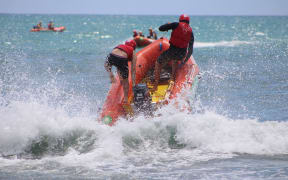 A team competes in the Auckland All-In IRB Event 2020