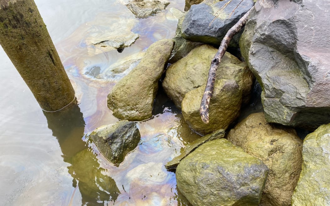 A large diesel spill in the lower reaches of the Whanganui River.