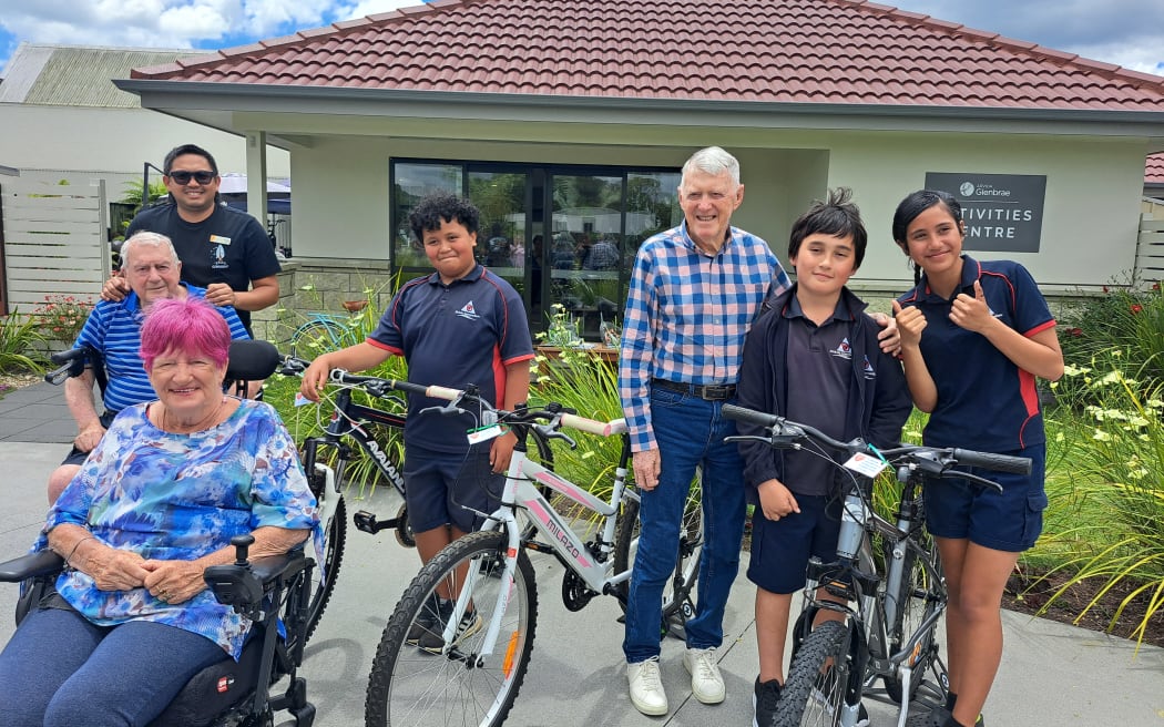 Kids and residents: Left to right, back to front - Carlo Lumapas, Gerald Allen, Nicky McDermott, Reon Onekawa, Chris Carrothers, Chance Kemp, Karlie Takuira.
