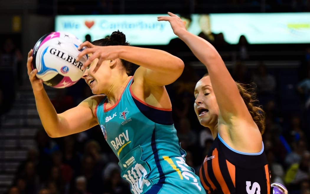 Melbourne Vixen's Madi Robinson (left) and Tactix Charlotte Elley battle for posession.