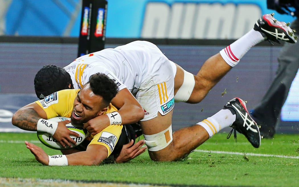 Willis Halaholo scores the opening try.