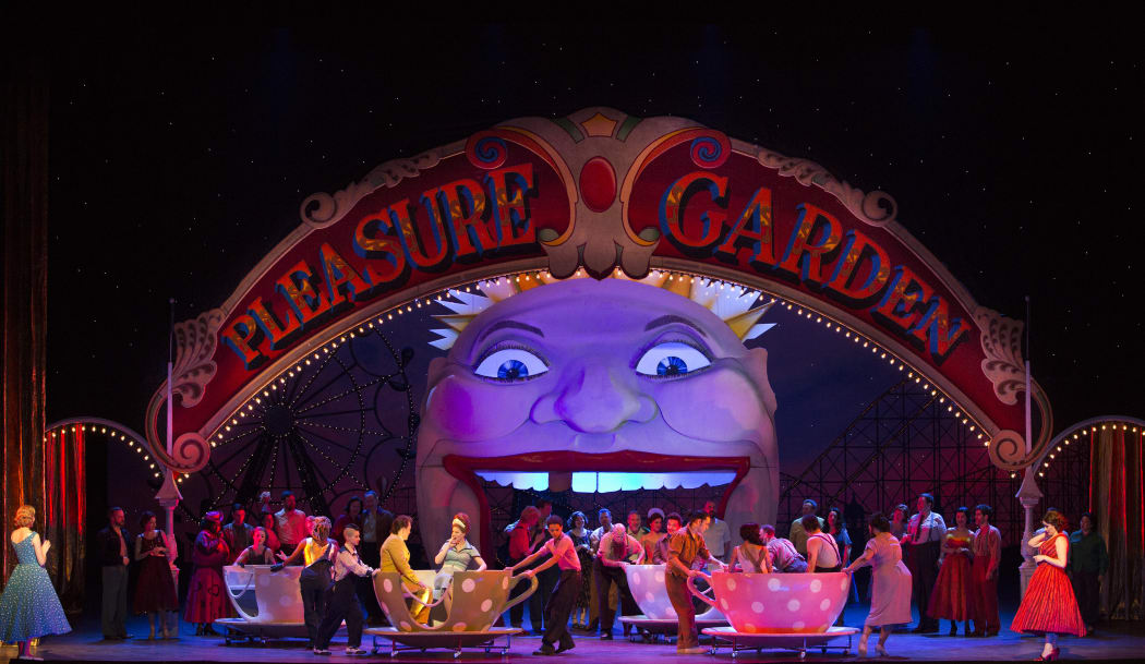 A scene from Cosí fan Tutte at The Metropolitan Opera