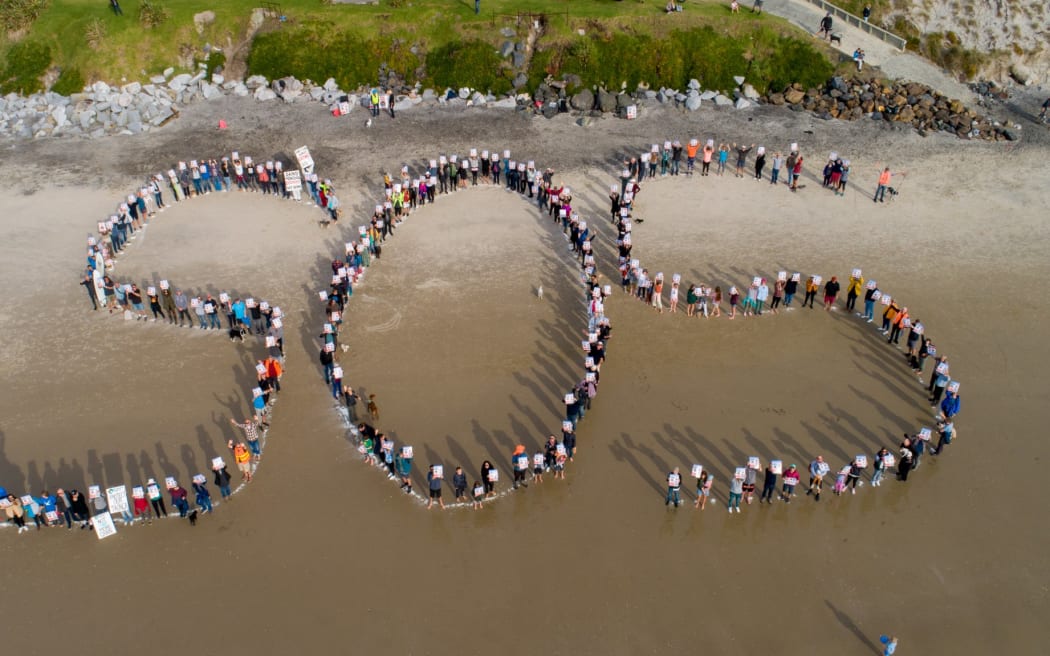 Mangawhai Beach protest meeting over McCallum Bros sand mining