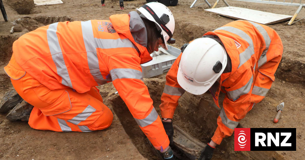 Explorer's remains lost for 160 years now reburied | RNZ