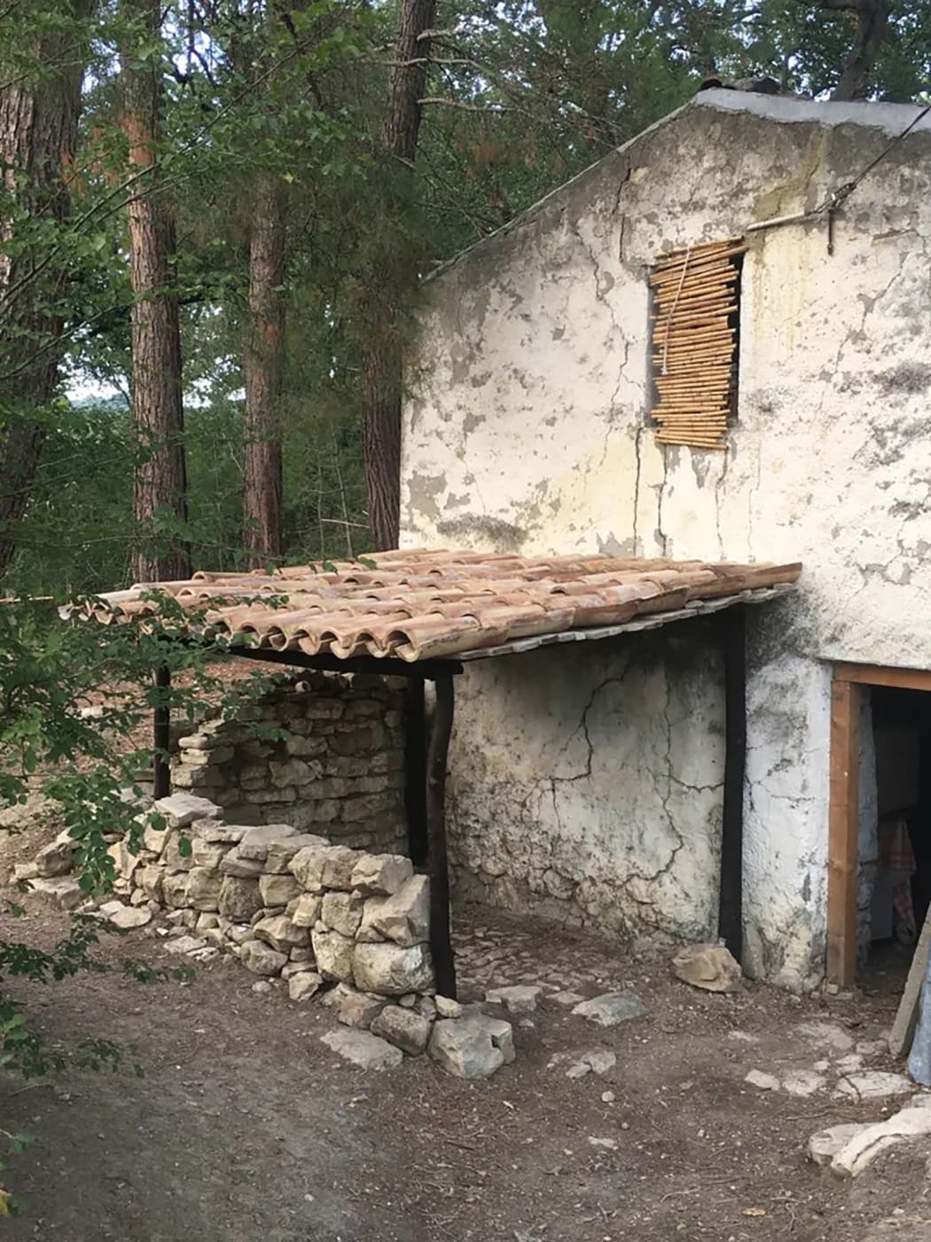 Photos from the Catherine Birmingham's website show parts of the property in Abruzzo, Italy.