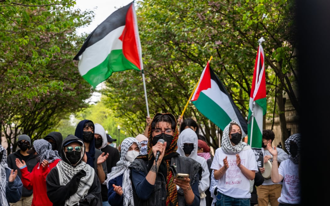 NEW YORK, NEW YORK - APRIL 30: Pro-Palestinian supporters continue to demonstrate with a protest encampment on the campus of Columbia University on April 30, 2024 in New York City. All classes at Columbia University have been held virtually today after school President Minouche Shafik announced a shift to online learning in response to recent campus unrest.   Spencer Platt/Getty Images/AFP (Photo by SPENCER PLATT / GETTY IMAGES NORTH AMERICA / Getty Images via AFP)