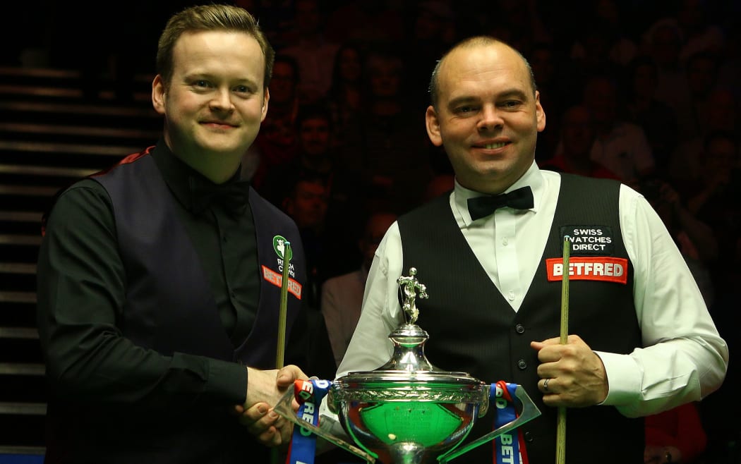 Shaun Murphy shakes hands with Stuart Bingham (R) in the World Snooker Championship final at the Crucible, Sheffield.