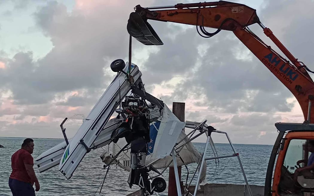 La policía confirmó que el avión implicado era un planeador a motor.