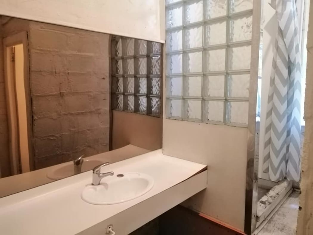 The bathroom of a Wellington flat for rent