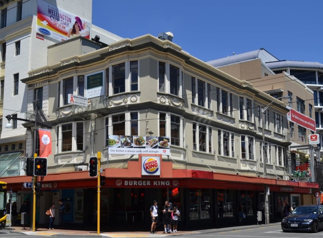 Wellington’s first radio station broadcast from the roof of O’Neill’s Buildings,
Cnr Tory St and Courtenay Place.