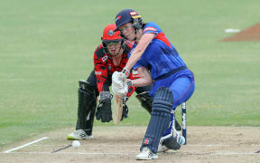 Auckland Hearts Lauren Down bats.
