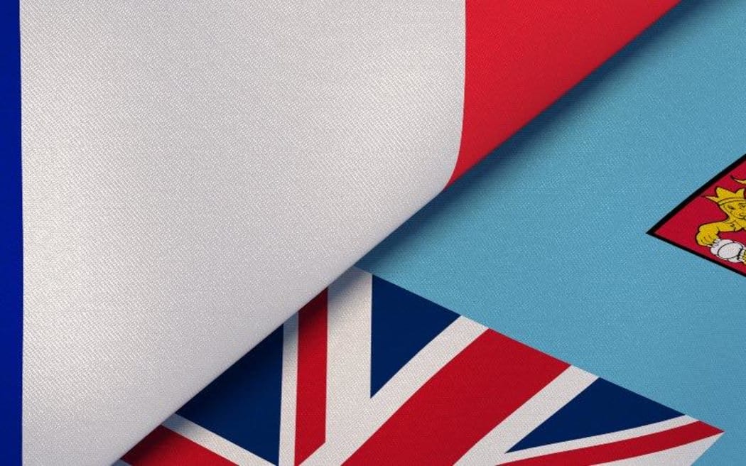 France and Fiji flags