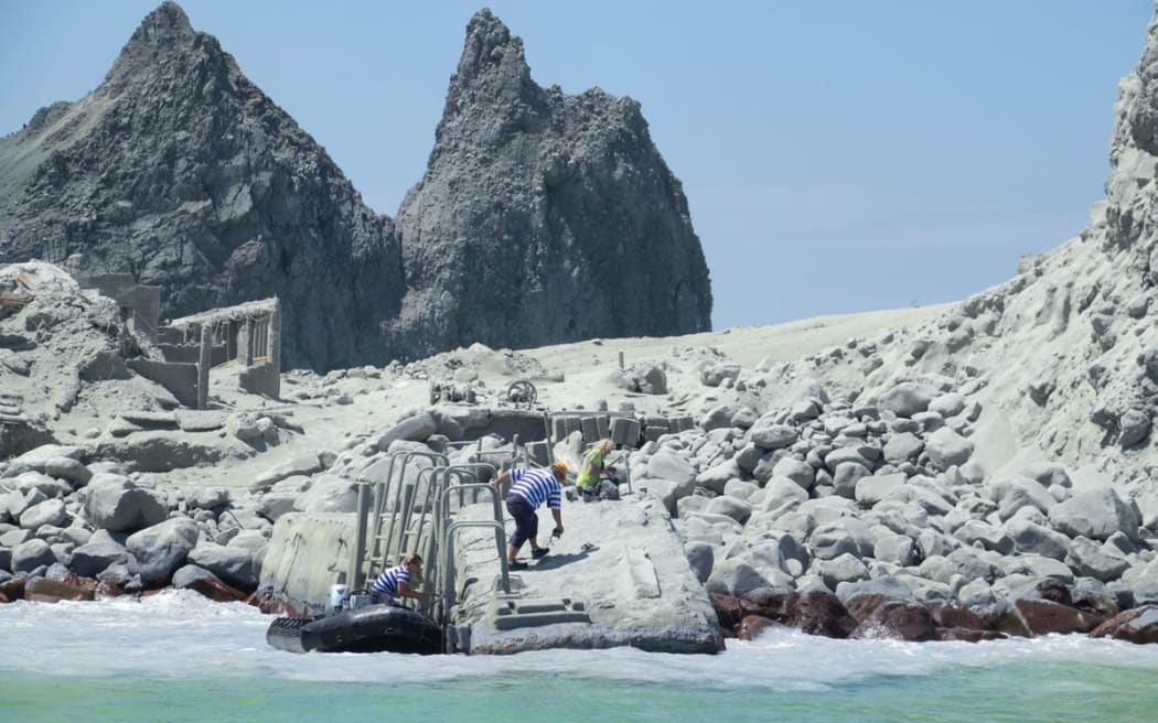 The White Island Tour operators rescue people from the island, just after the eruption.