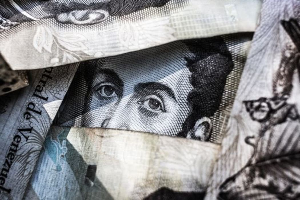 Venezuelan bank note eyes