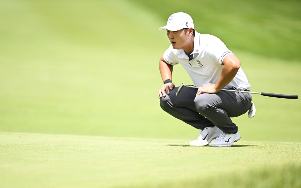 WHITE SULPHUR SPRINGS, WEST VIRGINIA - AUGUST 04: Danny Lee of New Zealand lines up a putt on the 11th green during day one of the LIV Golf Invitational - Greenbrier at The Old White Course on August 04, 2023 in White Sulphur Springs, West Virginia.   Eakin Howard/Getty Images/AFP (Photo by Eakin Howard / GETTY IMAGES NORTH AMERICA / Getty Images via AFP)