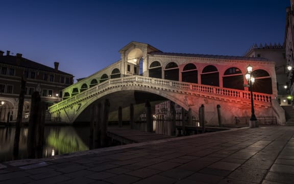 the Rialto bridge, as well as the Venice City Hall, was illuminated with the colors of the Italian flag as a sign of support for all the population affected by Covid19.