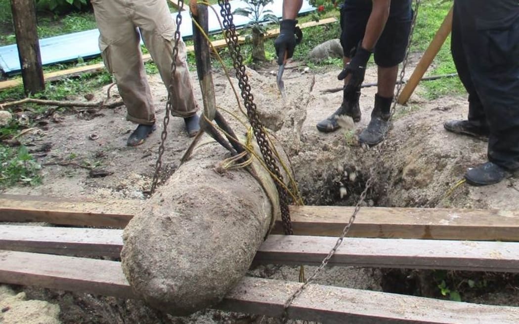 The Solomons EOD team removes the bomb.