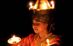 Tari Piring