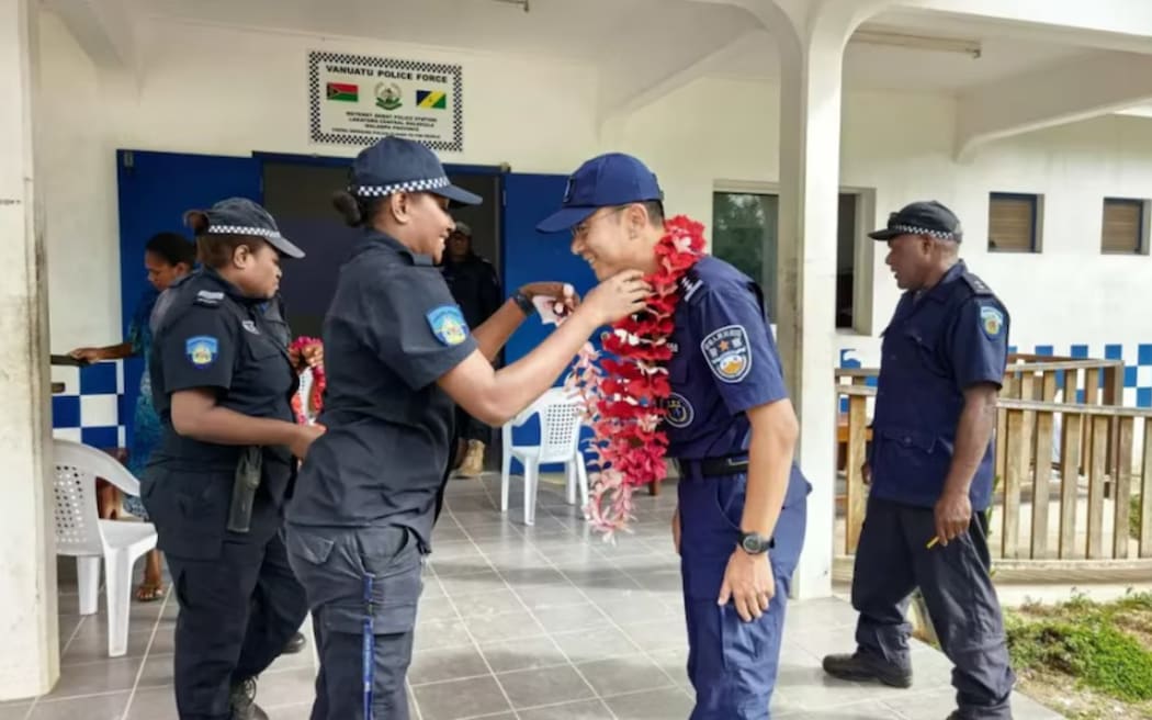 Instructors and delegates from the China's police force were welcomed to Melehuka Island. (Supplied: Chinese Embassy in Vanuatu)