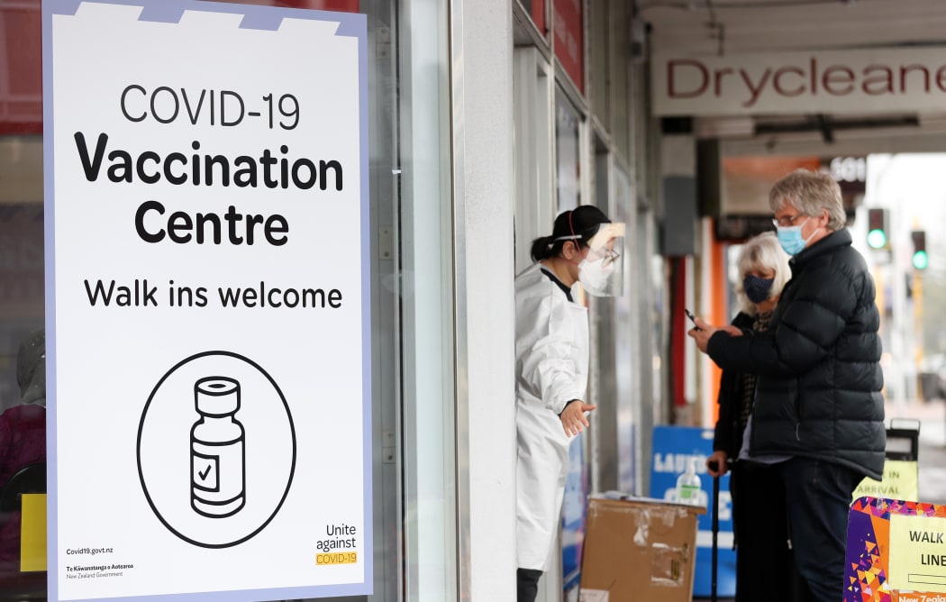 AUCKLAND, NEW ZEALAND - SEPTEMBER 16: People walk up to a vaccination centre on Dominion Rd, Balmoral on September 16, 2021 in Auckland, New Zealand.