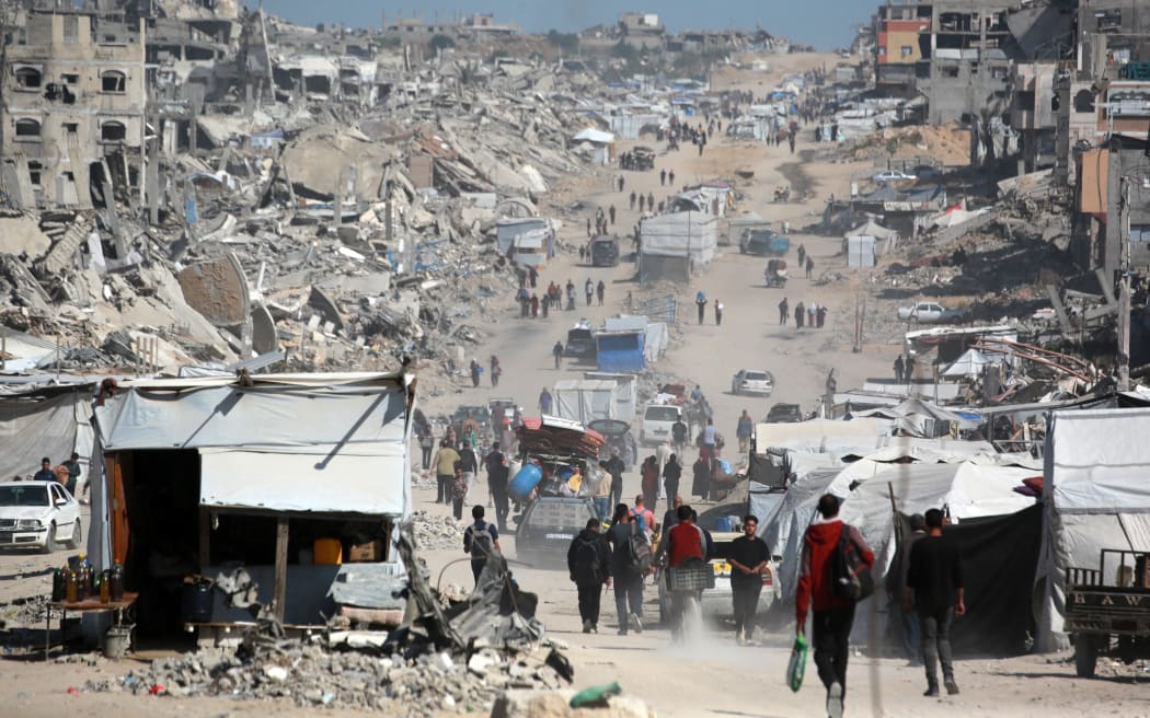 Palestinians carry their belongings as they flee Gaza City on May 16, 2025. Gaza's civil defence agency said on May 16 that 50 people had been killed in Israeli strikes on the Palestinian territory since midnight. (Photo by Bashar TALEB / AFP)