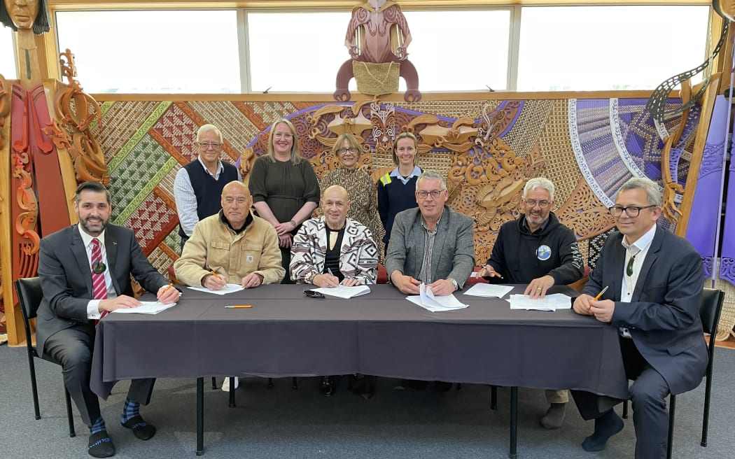 Representatives from Murihiku Rūnaka and Te Rūnanga o Ngāi Tahu sign the agreement. Seated L-R: Michael Stevens (Te Rūnanga o Awarua Alt Rep); Rewi Davis (Ōraka Aparima Rūnaka Rep); Cyril Gilroy (Chair Waihōpai Rūnaka); Terry Nicholas (Hokonui Rūnanga Rep); Riki Dallas (Kaihautū - General Manager Ōraka Aparima Rūnaka); Dean Whaanga (Kaiwhakahaere Awarua Rūnaka) Standing L-R: Albert Brantley (Advisor to parties); Megan Reid (Project Manager for Awarua Working Group); Gail Thomson (Te Rūnanga o Awarua Rep); Nicole Atherton (Rio Tinto General Manager Closure Readiness)