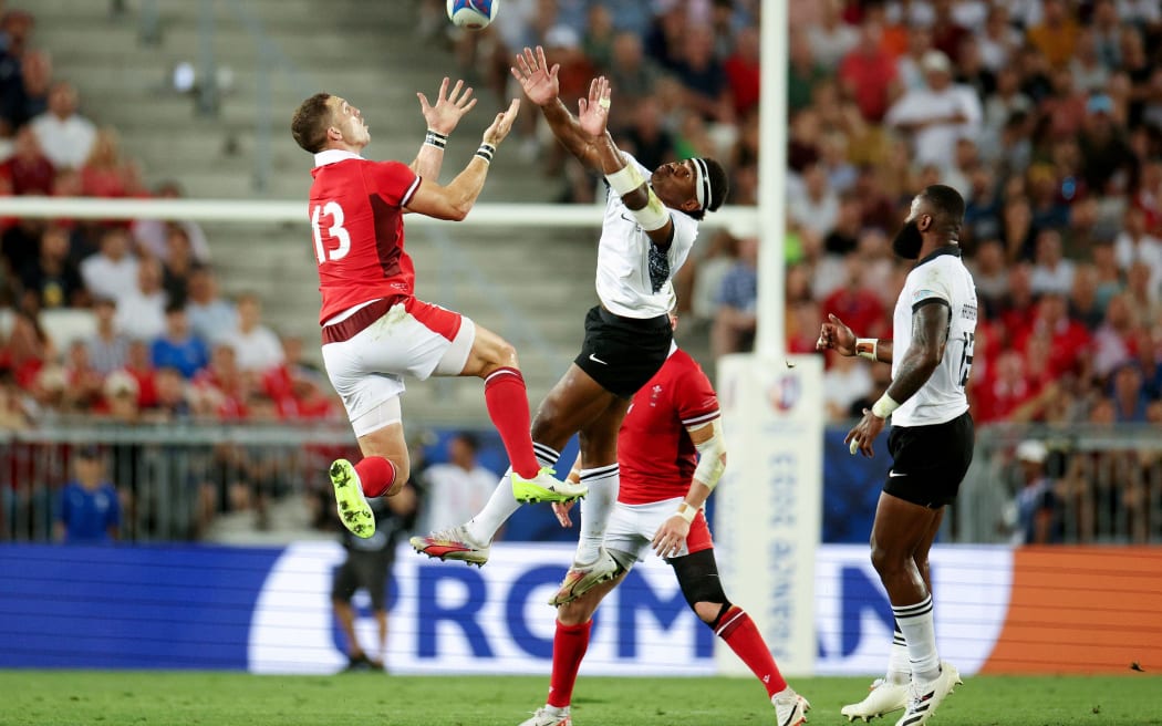 BORDEAUX, FRANCE - SEPTEMBER 10: George North of Wales and Vinaya Habosi of Fiji compete to make the catch during the Rugby World Cup France 2023 match between Wales and Fiji at Nouveau Stade de Bordeaux on September 10, 2023 in Bordeaux, France. (Photo by Adam Pretty - World Rugby/World Rugby via Getty Images)