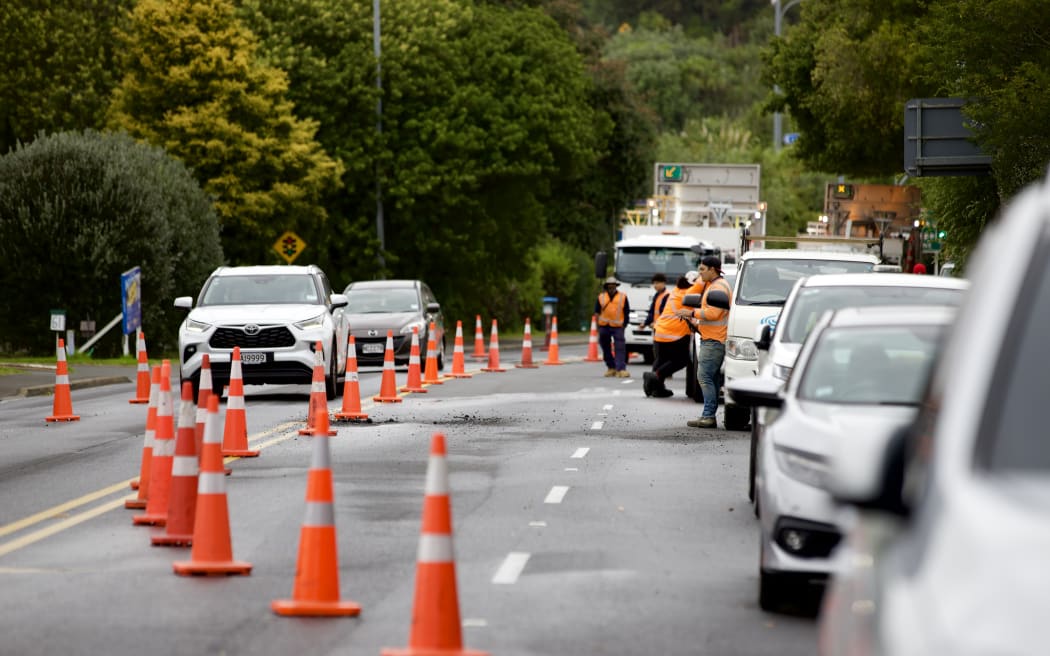 Sinkhole opens up on busy Auckland road as water main bursts