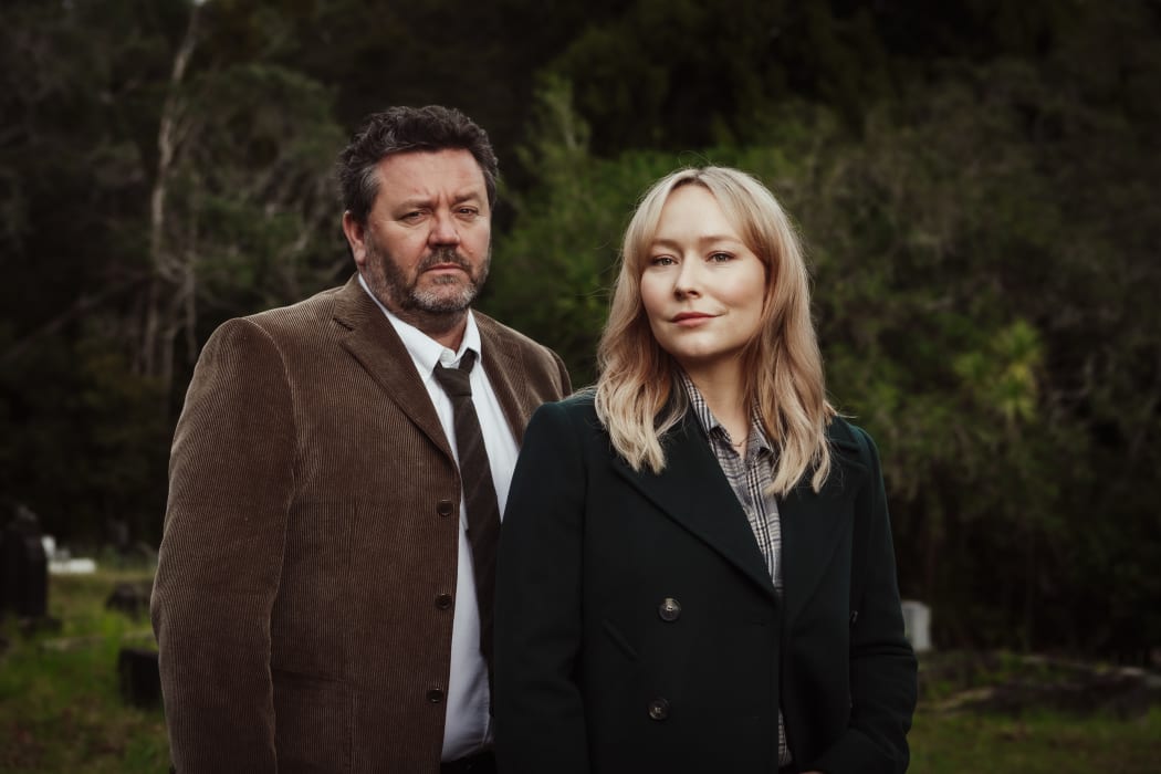 Neill Rea as Mike Shepherd and Fern Sutherland as Kristin Sims in Brokenwood Mysteries.