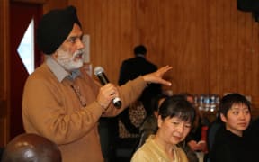 Ethnic communities challenge mayoral candidates