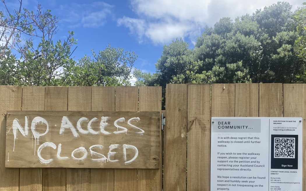 Owners of a North Shore property have blocked access to walkers on a popular beach path.