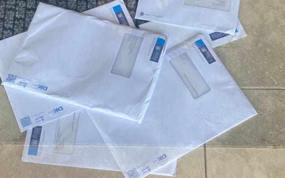 Several unopened letters from the Ministry of Justice were sighted on the floor behind the clinic’s shuttered doors when RNZ visited Monday.