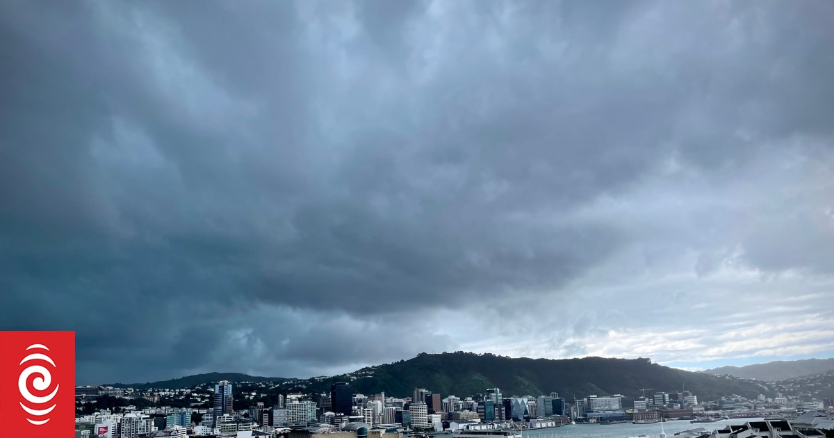 Mixed weather for Wellington anniversary weekend, swells warning for North Island - Vimarsana News