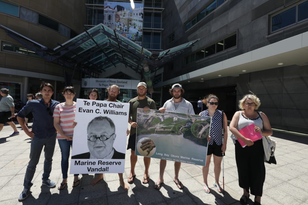 The protestors want Evan C. Williams to stand down from his position as chair of Te Papa museum.