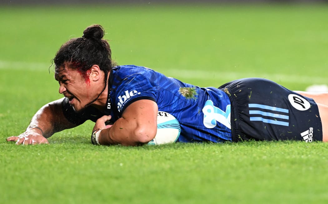 Blues player Caleb Clarke scores a try during the Blues v Waratahs Super Rugby match. Eden Park, Auckland, New Zealand. Saturday 22 April 2023. ©Copyright Photo: Andrew Cornaga / www.photosport.nz