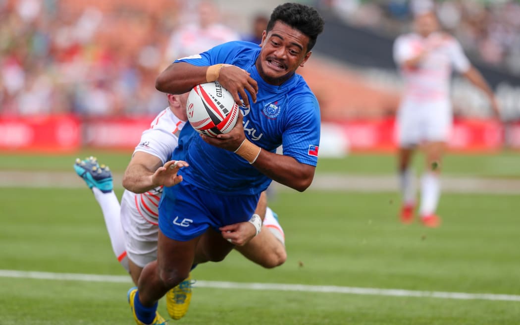Samoa's Laaloi Leilua scores the match winning try over England.