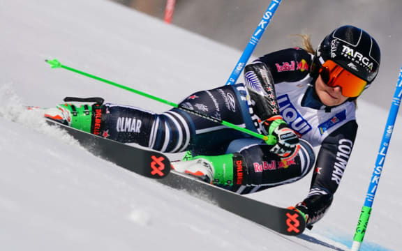 Alice Robinson NZ skier
