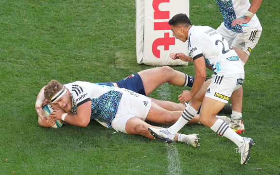 Ollie Norris of the Chiefs scores the winning try against the Rebels.