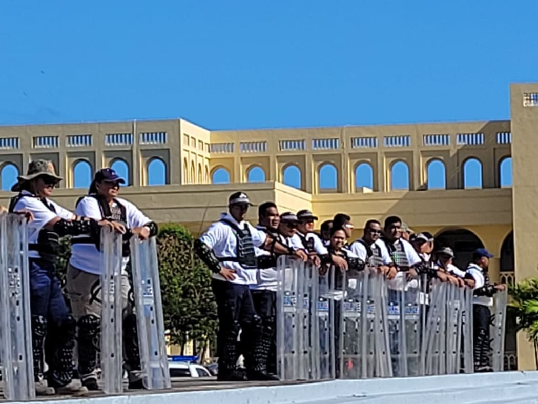 Samoa Police at the barricade