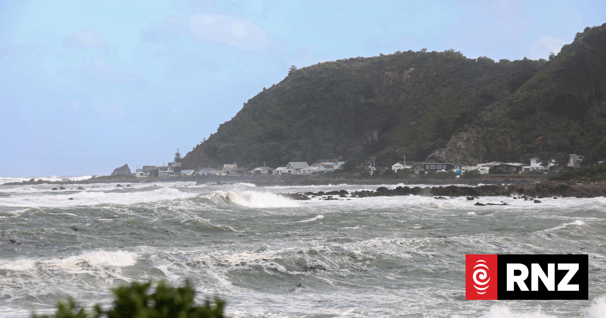 Live: Waves up to 11 metres hit Wellington's coast